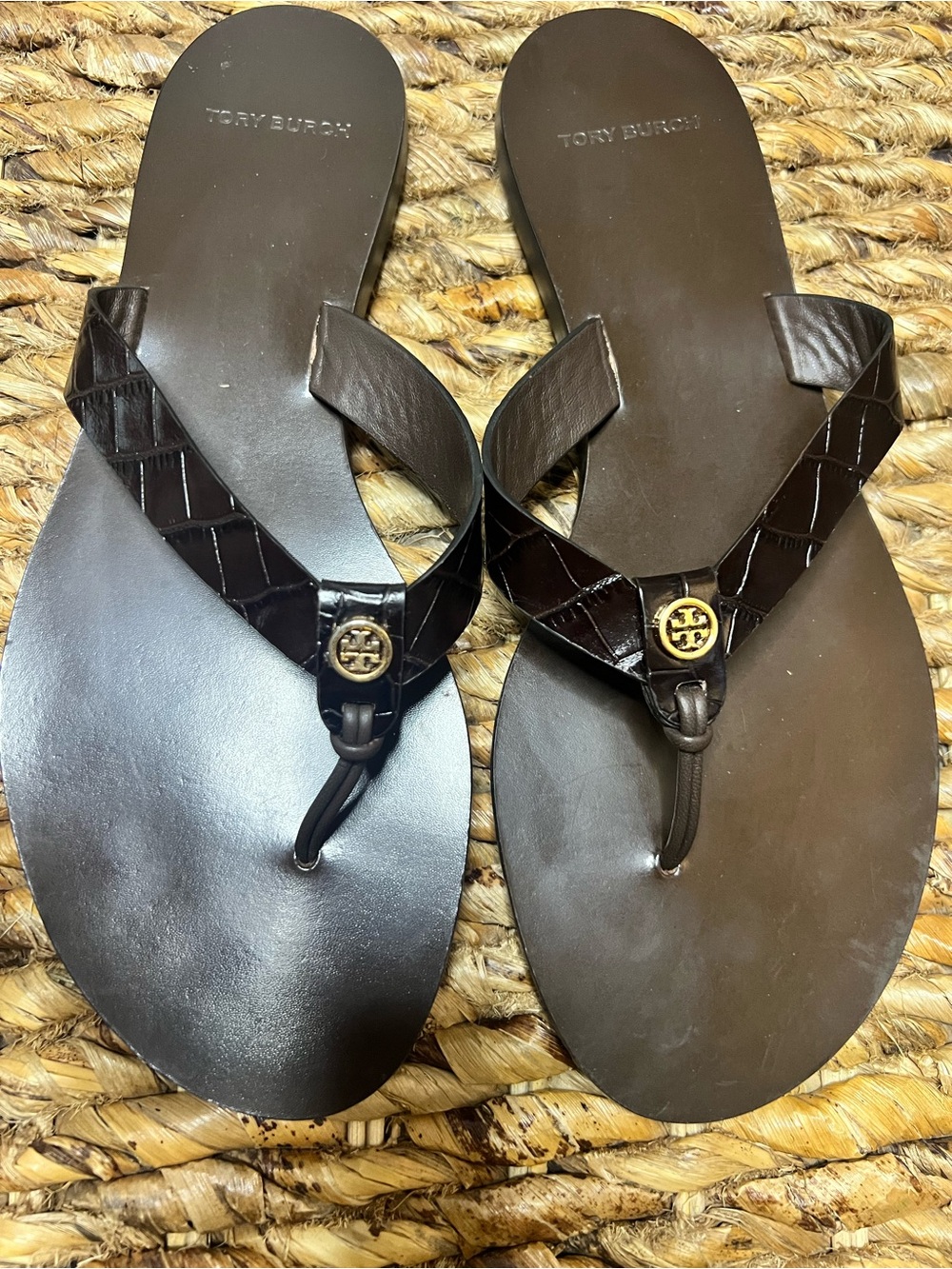 Tory Burch Manon Dark Brown Croc Embossed Leather Thong Sandals Size 9